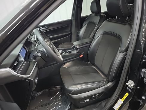 Used 2024 Jeep Grand Cherokee L Laredo AWD/4WD image 29