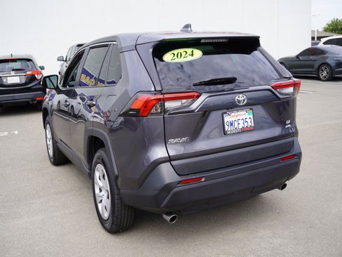 Used 2024 Toyota RAV4 LE AWD/4WD image 8