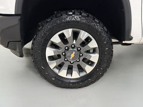 Used 2022 Chevrolet Silverado 2500 Custom w/ Custom Convenience Package AWD/4WD image 30