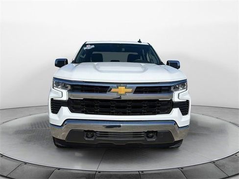 Used 2025 Chevrolet Silverado 1500 LT image 2