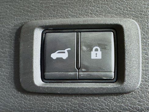 Used 2024 Mitsubishi Outlander SE image 32