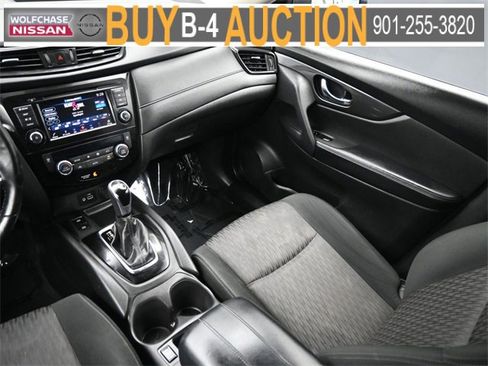 Used 2020 Nissan Rogue SV w/ Premium Package image 13