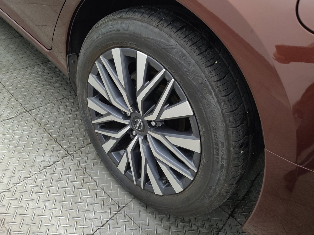 Used 2025 Nissan Altima 2.5 SV FWD image 31