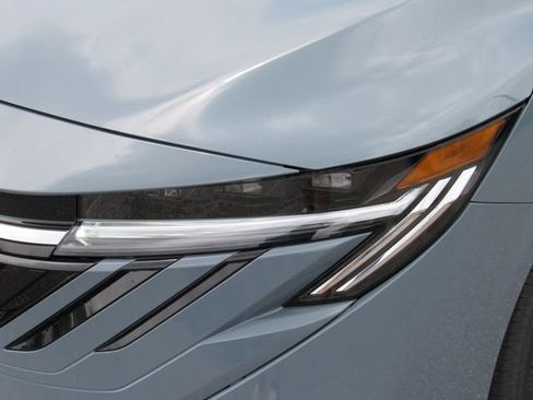 New 2026 Nissan Sentra SV w/ SV Convenience Package FWD image 9