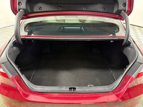 Used 2019 Toyota Camry LE image 19