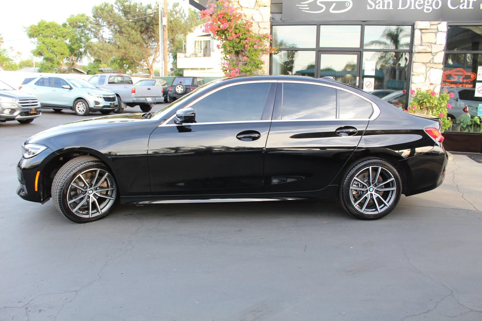 Used 2020 BMW 330i Sedan w/ Convenience Package RWD image 2