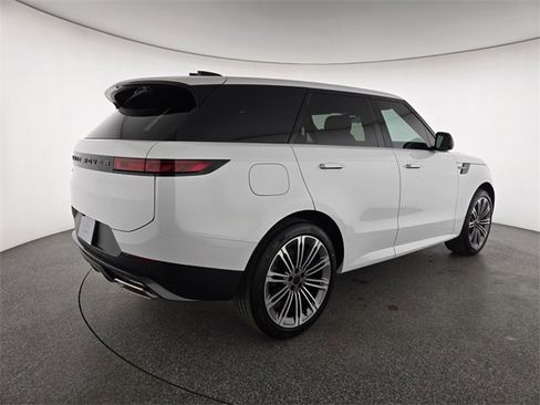 New 2026 Land Rover Range Rover Sport SE image 2