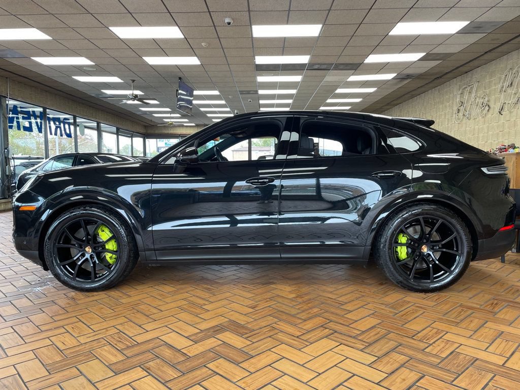 Used 2025 Porsche Cayenne S AWD/4WD image 7