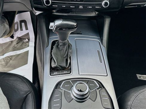 Used 2017 Kia K900 Premium image 16