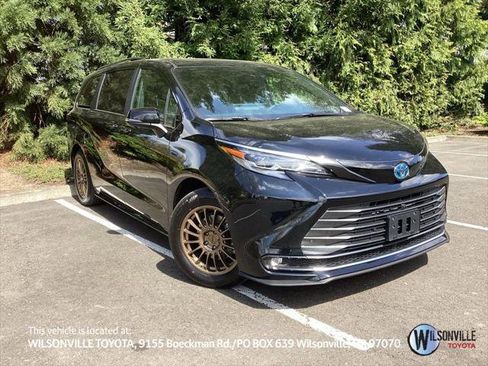 Certified 2025 Toyota Sienna Platinum AWD/4WD image 1