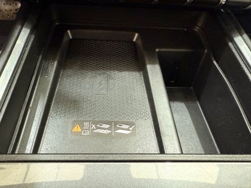 Used 2025 GMC Acadia Elevation image 38