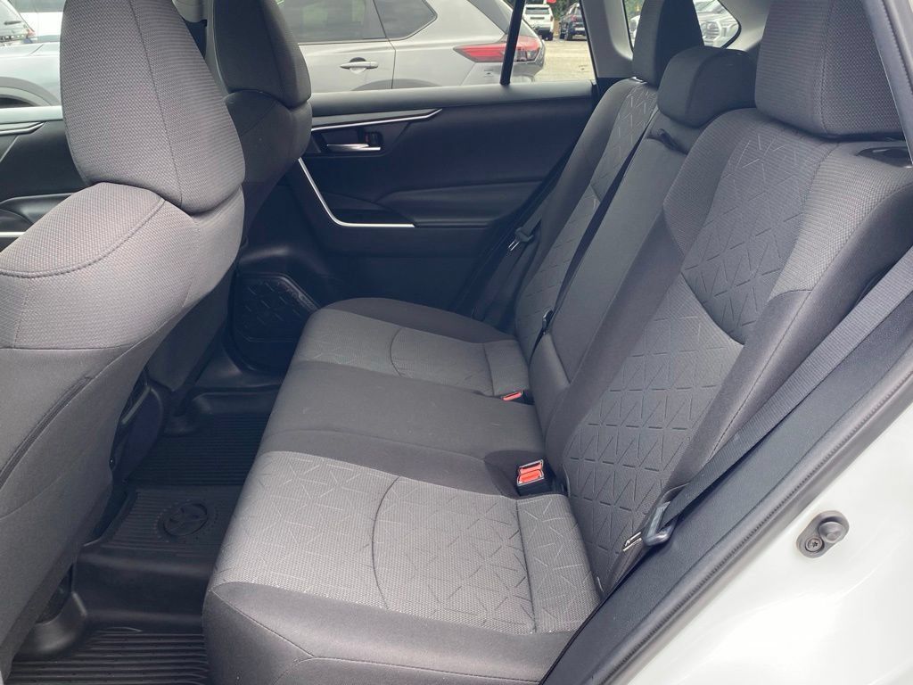 Used 2021 Toyota RAV4 XLE FWD image 8