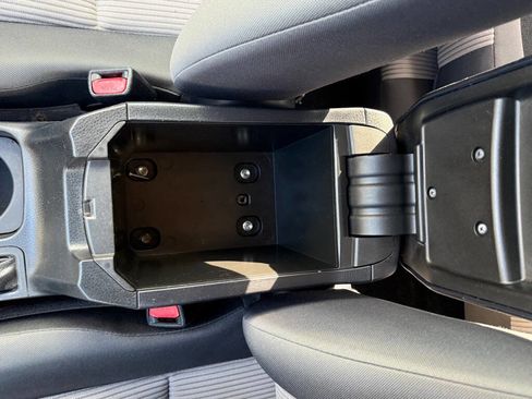 Used 2015 Toyota RAV4 LE image 18