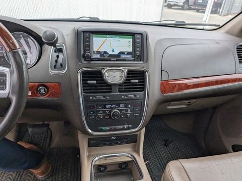 Used 2013 Chrysler Town & Country Limited w/ Luxury Group image 12
