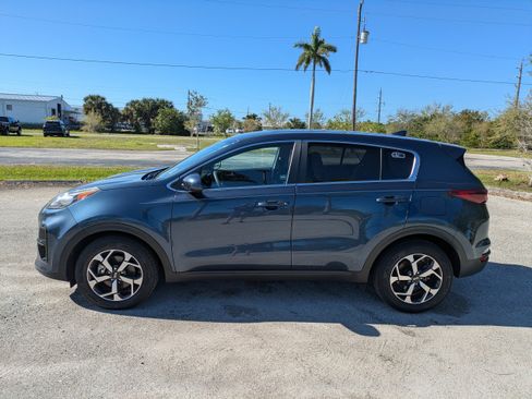 Used 2022 Kia Sportage LX image 7