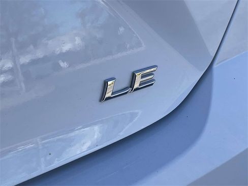 Used 2025 Toyota Camry SE image 12