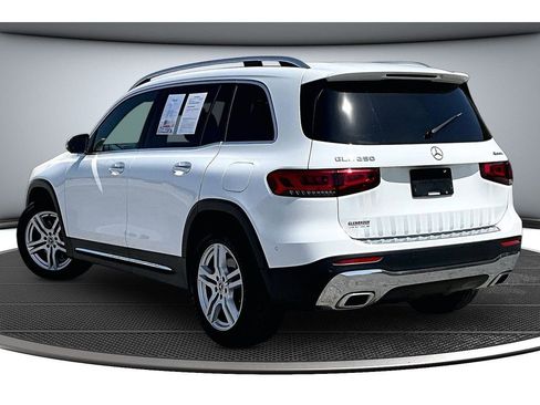 Used 2022 Mercedes-Benz GLB 250 4MATIC image 2