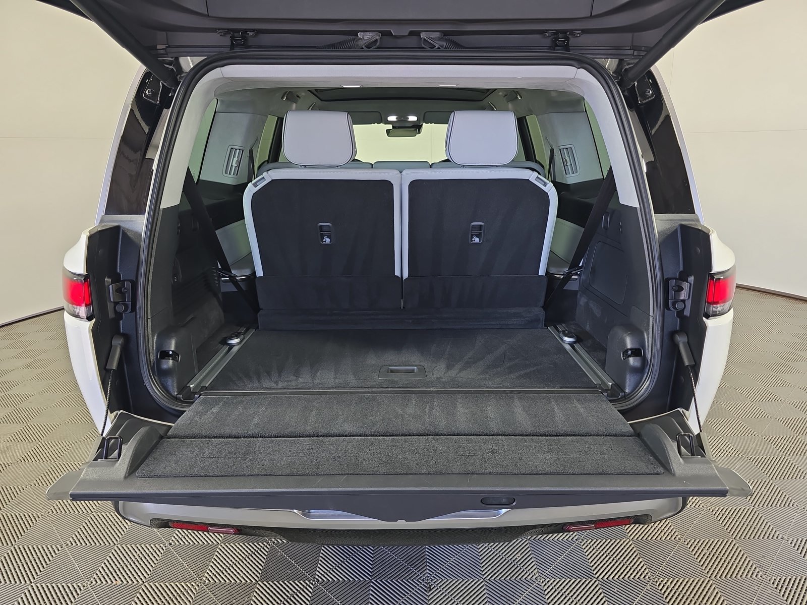 Used 2024 Rivian R1S Adventure Quad AWD/4WD image 15