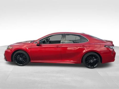 Used 2021 Toyota Camry XSE image 3