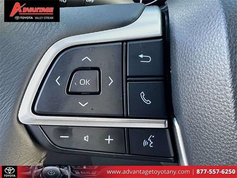 Used 2025 Toyota Sienna XLE image 26