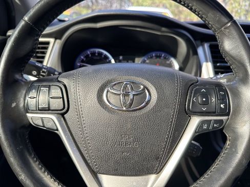 Used 2019 Toyota Highlander XLE image 8