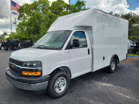 New 2025 Chevrolet Express 3500 w/ Power Convenience Package image 2