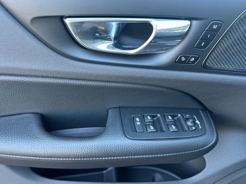 Used 2021 Volvo S60 T6 Inscription w/ Climate Package image 7