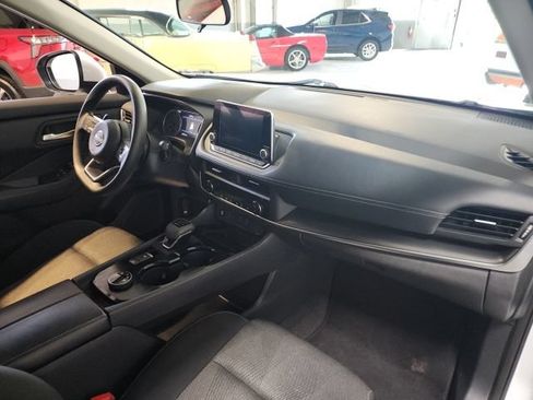 Used 2024 Nissan Rogue SV AWD/4WD image 23
