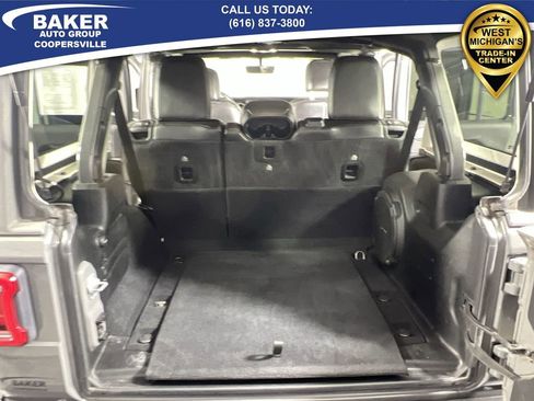 Used 2020 Jeep Wrangler Unlimited Sahara image 24