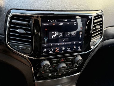 Used 2019 Jeep Grand Cherokee Laredo w/ Laredo X Package image 23