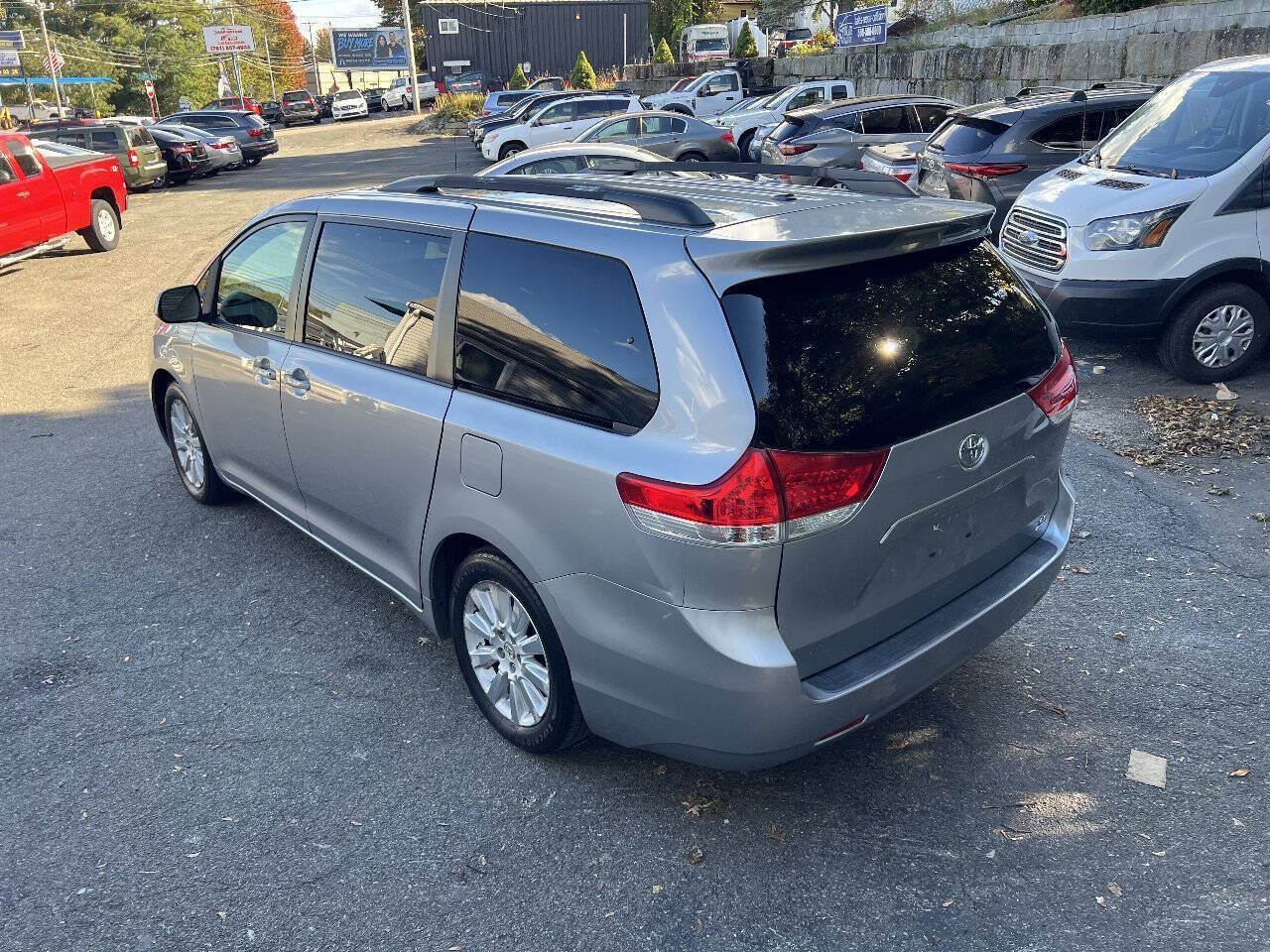Used 2012 Toyota Sienna LE w/ Towing Pkg AWD/4WD image 12
