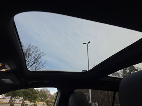 Certified 2023 Mercedes-Benz GLB 250 image 28