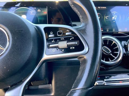 Used 2023 Mercedes-Benz GLB 250 image 24