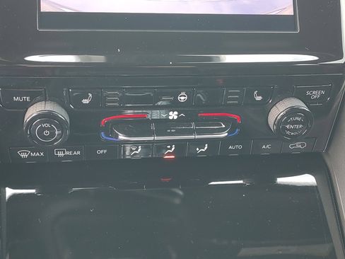 New 2025 Jeep Grand Cherokee L Altitude RWD image 17