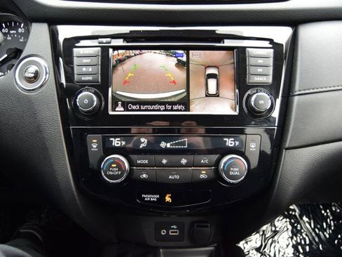 Used 2020 Nissan Rogue SV w/ Premium Package image 27