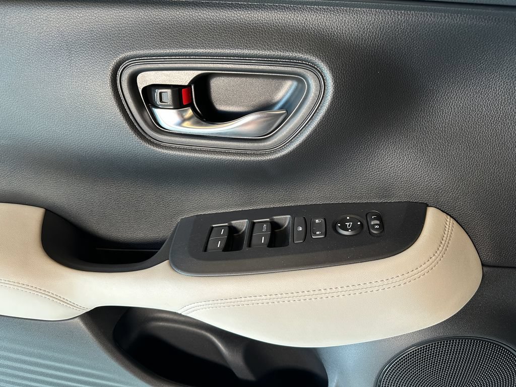 Used 2024 Honda HR-V LX image 19