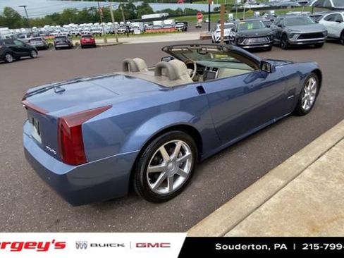 Used 2005 Cadillac XLR RWD image 10