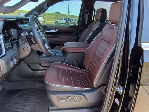 Used 2025 GMC Sierra 1500 Denali Ultimate image 13