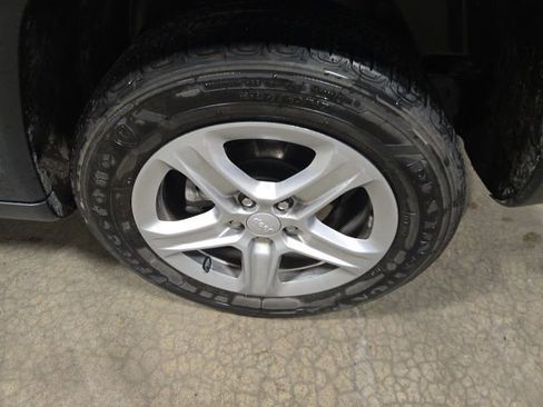 Used 2024 Jeep Compass Latitude AWD/4WD image 10