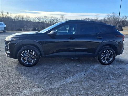 Used 2025 Chevrolet Trax LT w/ LT Convenience Package image 27