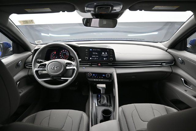 Used 2023 Hyundai Elantra SEL FWD image 9
