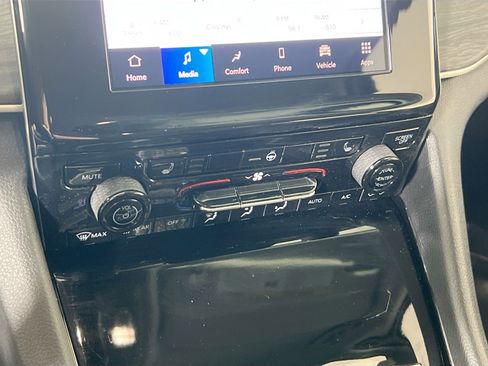 Used 2021 Jeep Grand Cherokee L Limited image 15