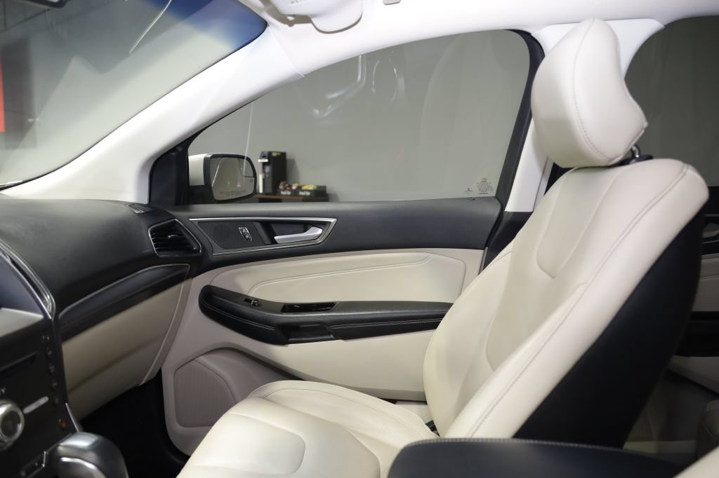 Used 2018 Ford Edge Titanium w/ Technology Package FWD image 16