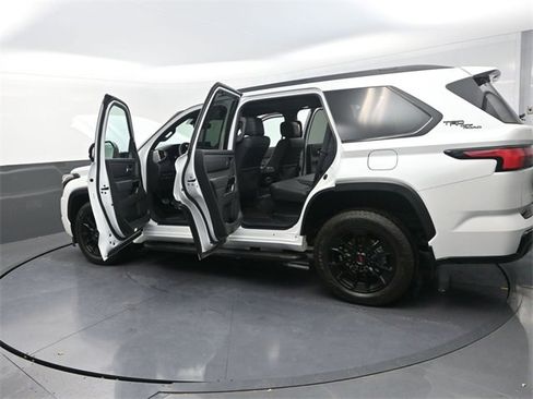 Used 2025 Toyota Sequoia Limited image 39
