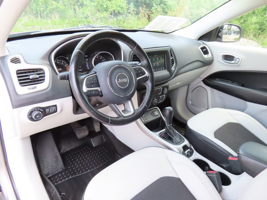 Used 2019 Jeep Compass Latitude w/ Popular Equipment Group FWD image 23