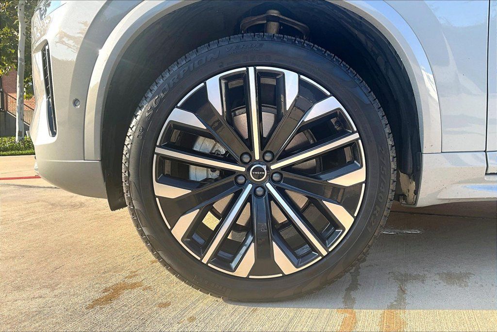 Certified 2026 Volvo XC90 B6 Plus AWD/4WD image 11