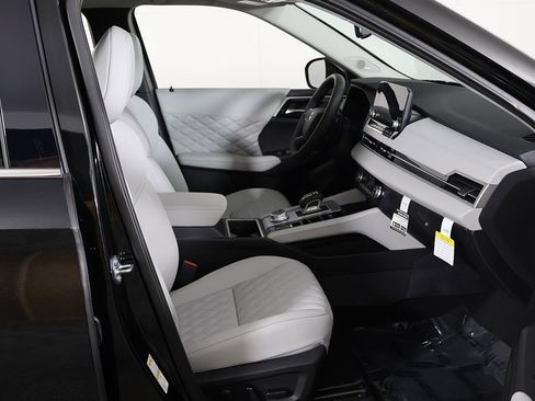New 2025 Mitsubishi Outlander SEL image 32