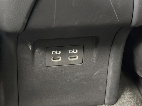 Used 2024 Toyota Prius XLE image 39