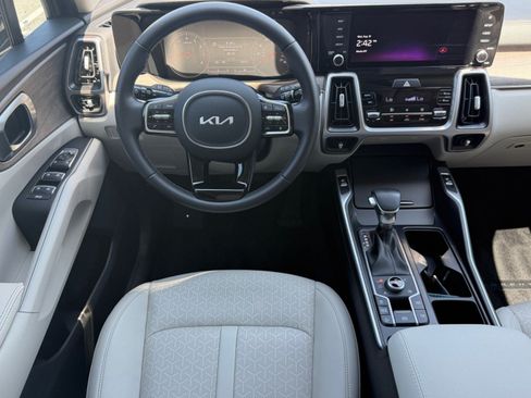 Certified 2023 Kia Sorento X-Line EX AWD/4WD image 18