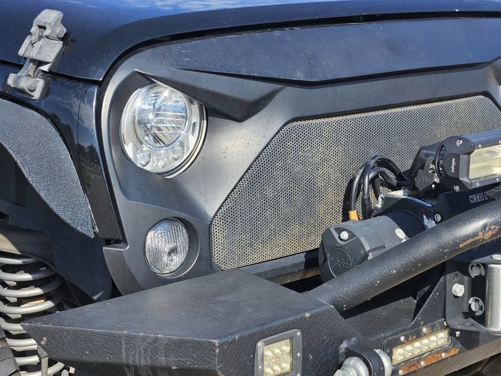 Used 2018 Jeep Wrangler Unlimited Sahara w/ Max Tow Package AWD/4WD image 8